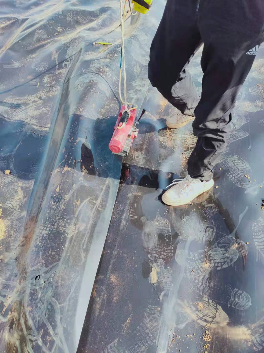 车间防渗采用多厚的土工膜合适？