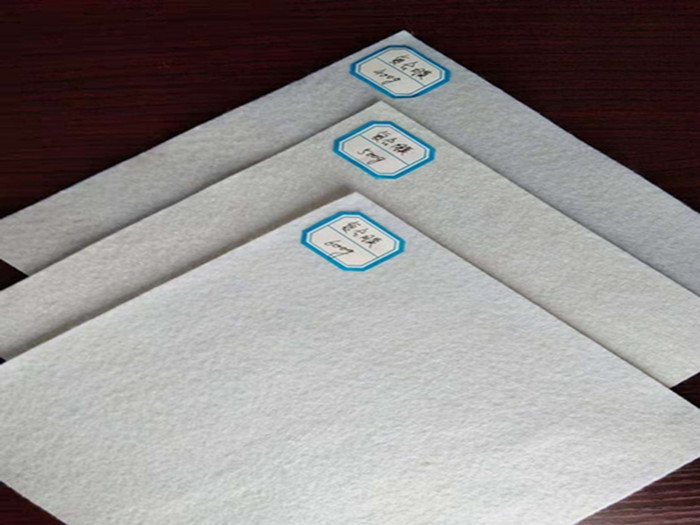 复合土工膜厂家讲的切边和甩边有什么区别?