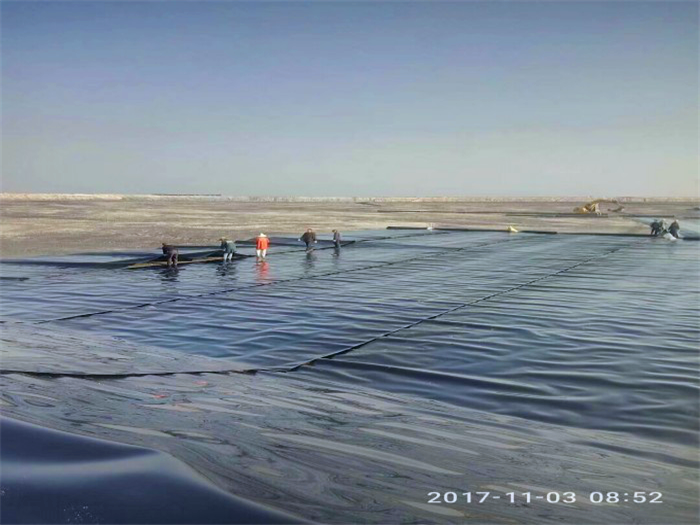 飞灰场土工膜选择哪种标准的施工?