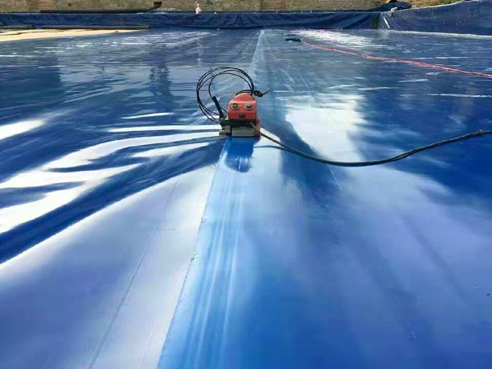 土工膜使用寿命多久?